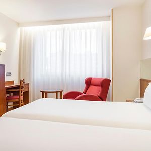 Zimmer mit Kingsize-Bett